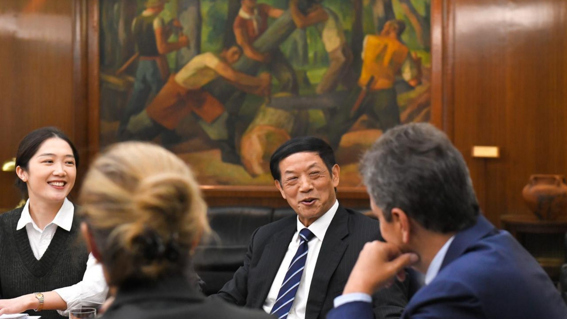 Empresa china invertirá USD 500 para construir represas en el país